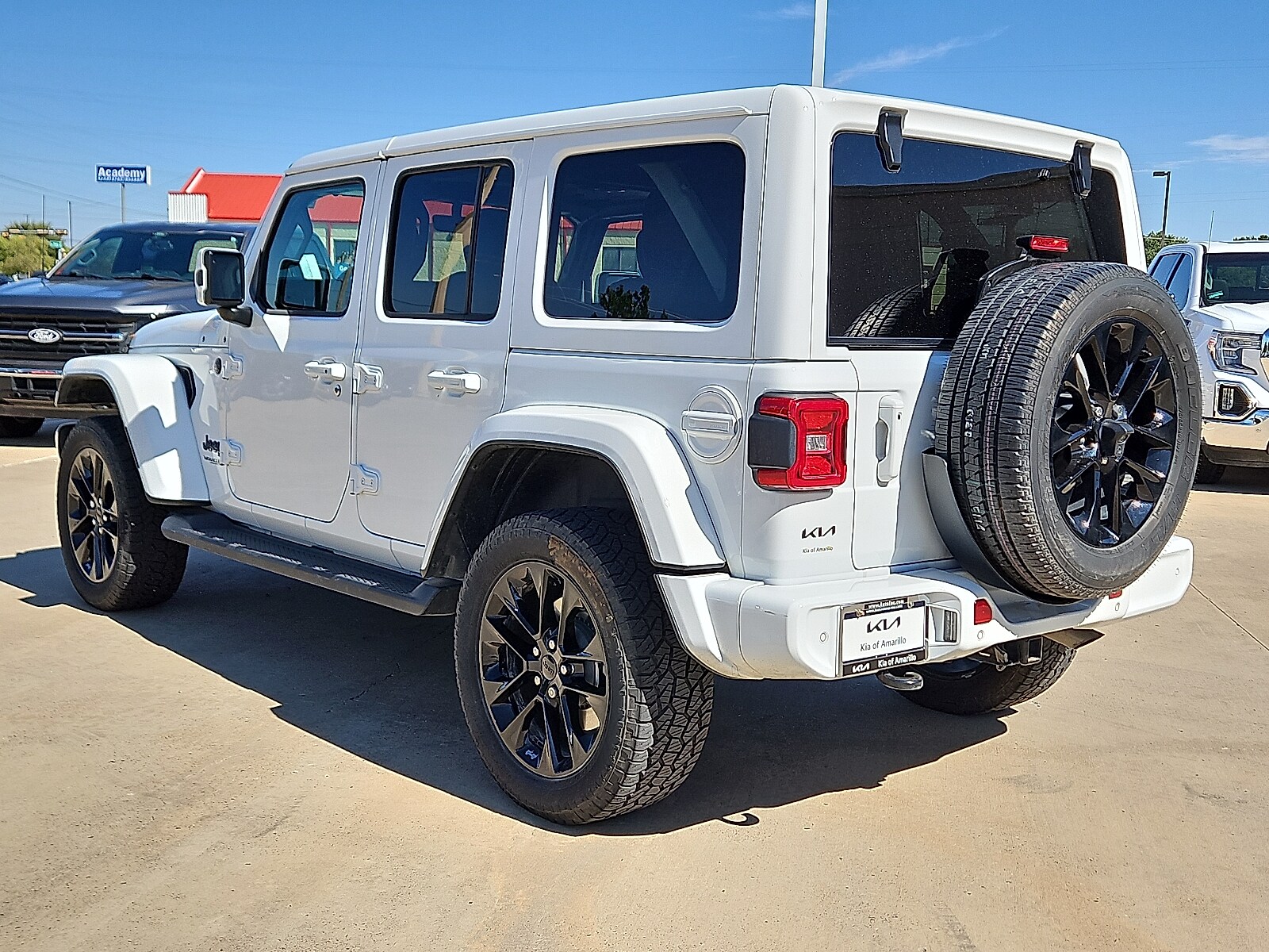 2020 Jeep Wrangler Unlimited Sahara photo 2