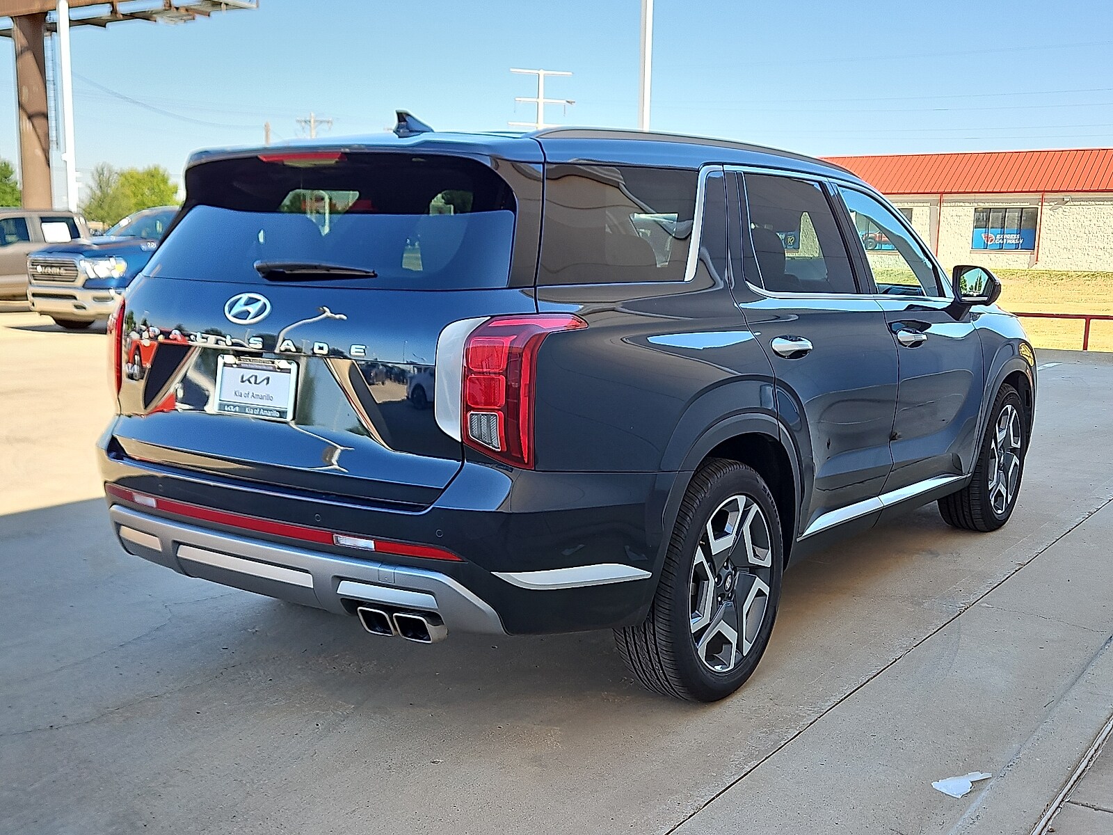 2024 Hyundai Palisade Limited photo 3