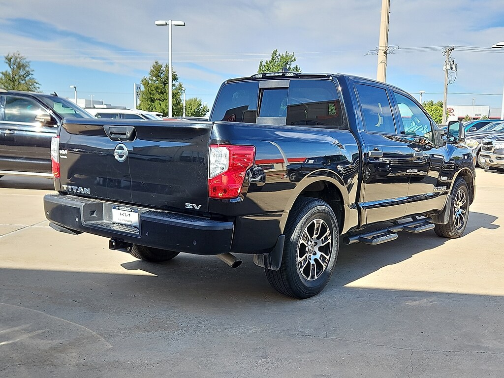 Used 2022 Nissan Titan SV (A9) 4x2 Crew Cab 5.5 ft. box 139.8 in. WB