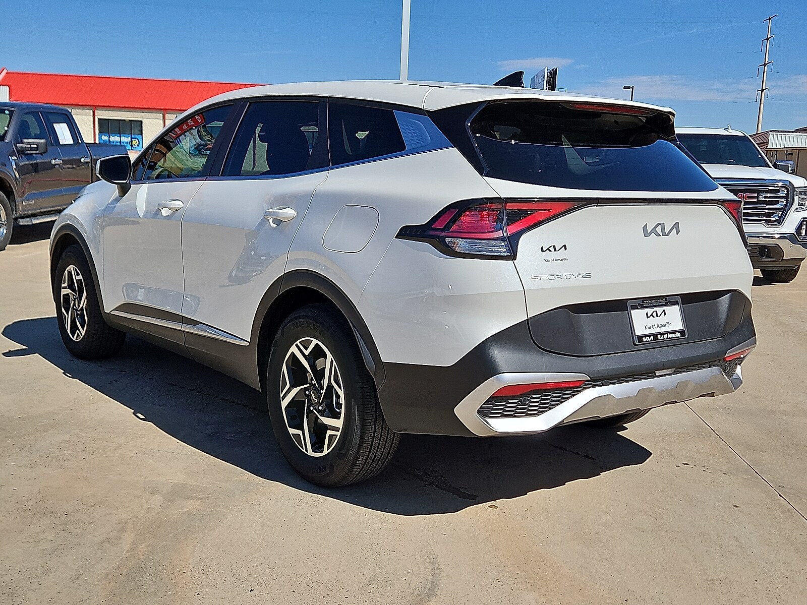 2025 Kia Sportage LX photo 2