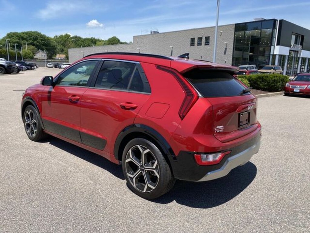 Used 2025 Kia Niro EX Touring SUV