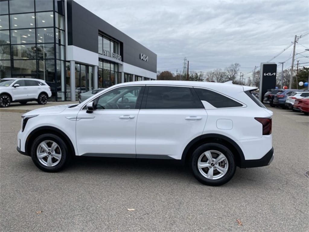 Used 2025 Kia Sorento LX SUV