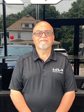 Staff member Roy Silveira from ID_e73e1a0ce79e