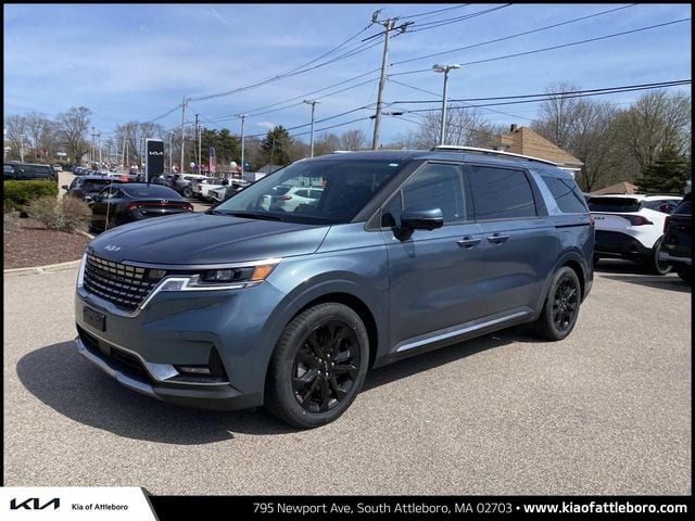 2024 Kia Sedona SX's photo