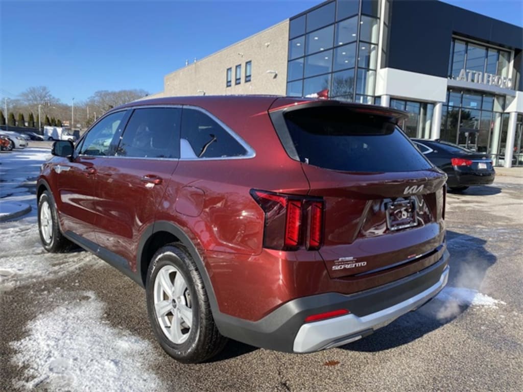 Used 2025 Kia Sorento LX SUV