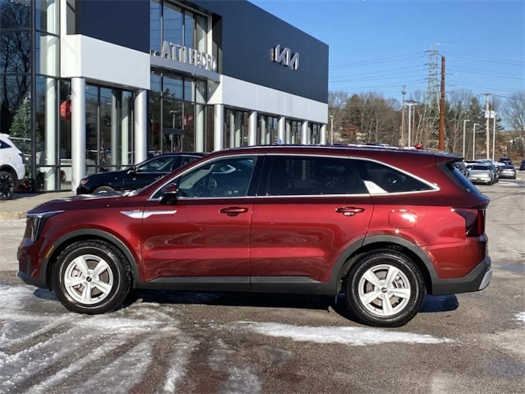 Used 2025 Kia Sorento LX SUV