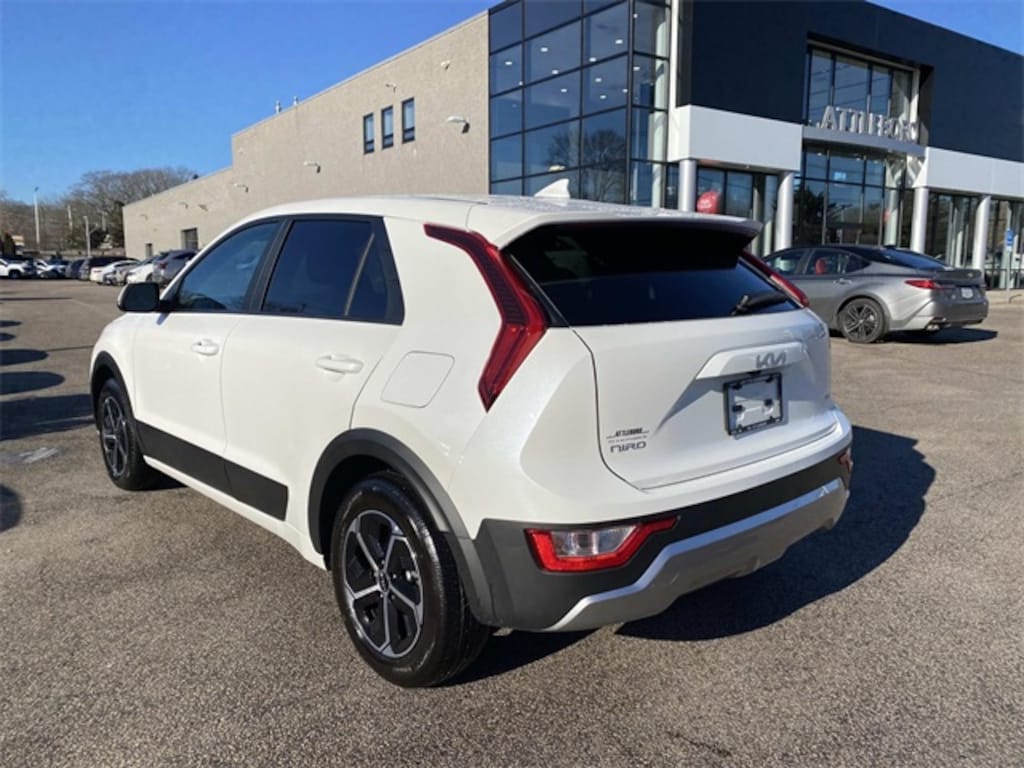 Used 2025 Kia Niro LX SUV