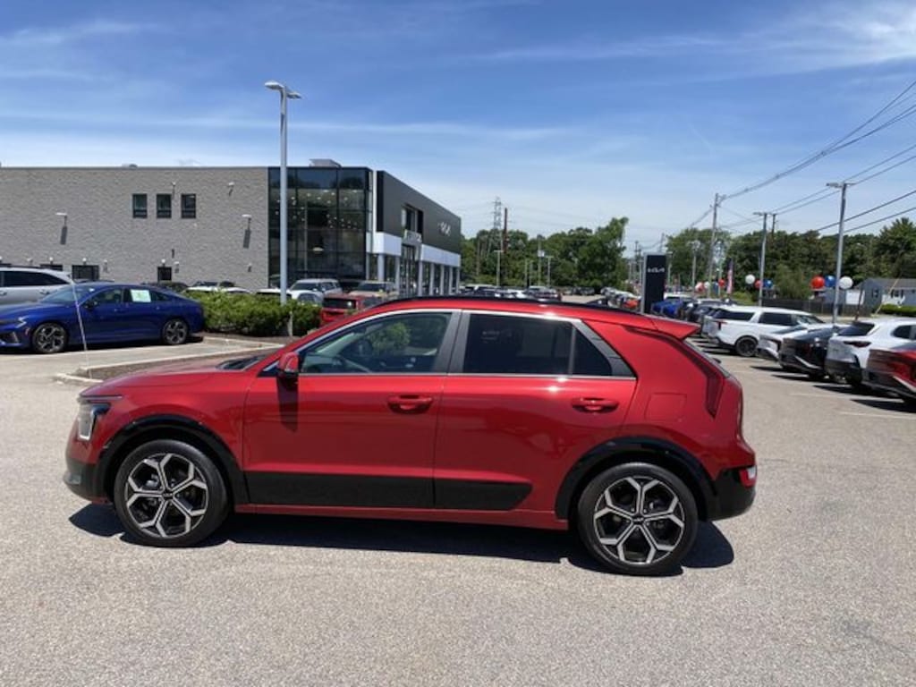 Used 2025 Kia Niro EX Touring SUV
