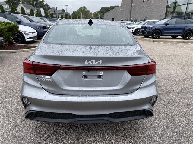 2022 Kia Forte FE LXS photo 4