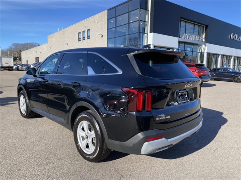 Used 2025 Kia Sorento LX SUV