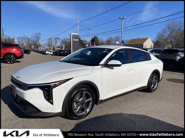 2025 Kia K4 LXS's photo