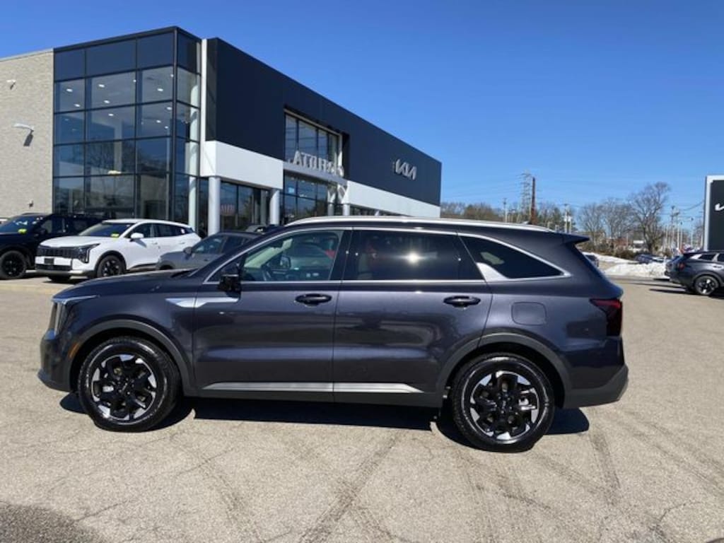 Used 2025 Kia Sorento S SUV
