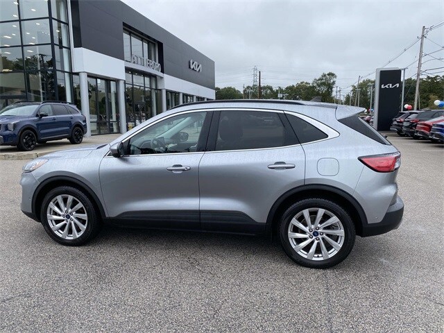 2022 Ford Escape Titanium photo 2