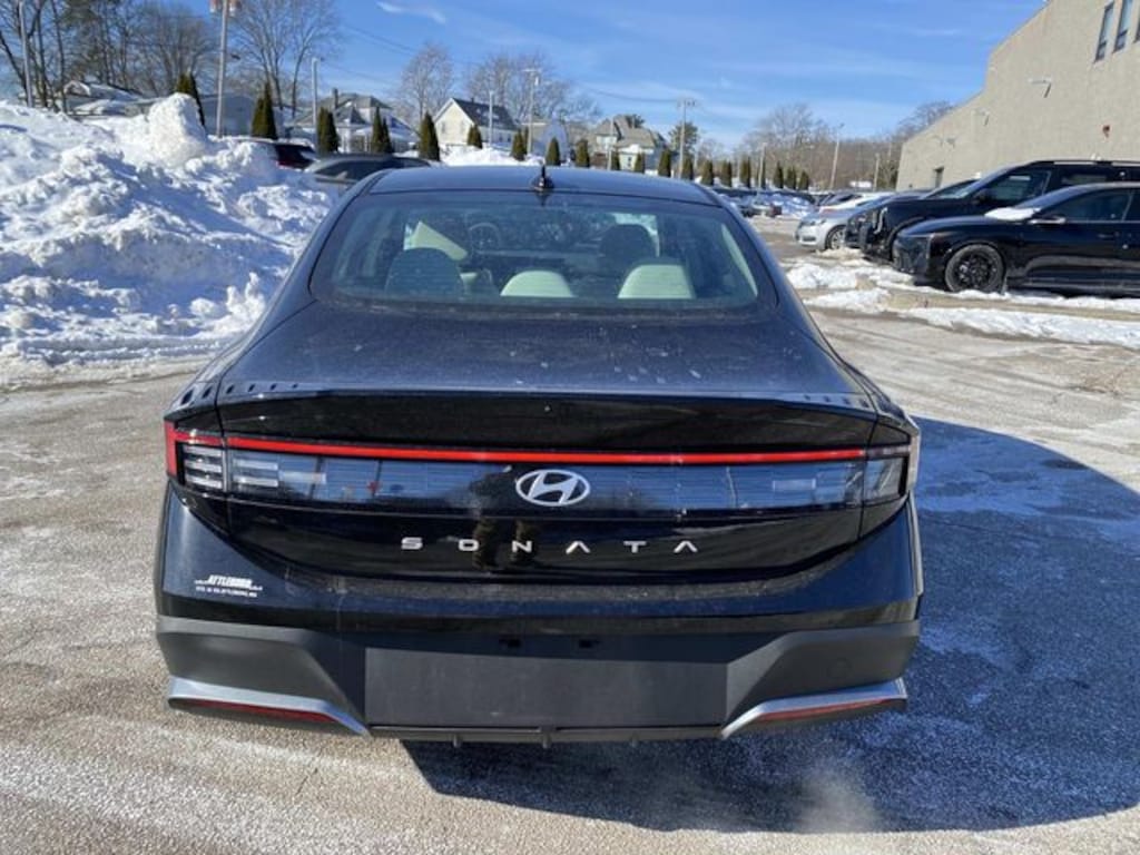 Used 2025 Hyundai Sonata SE Sedan
