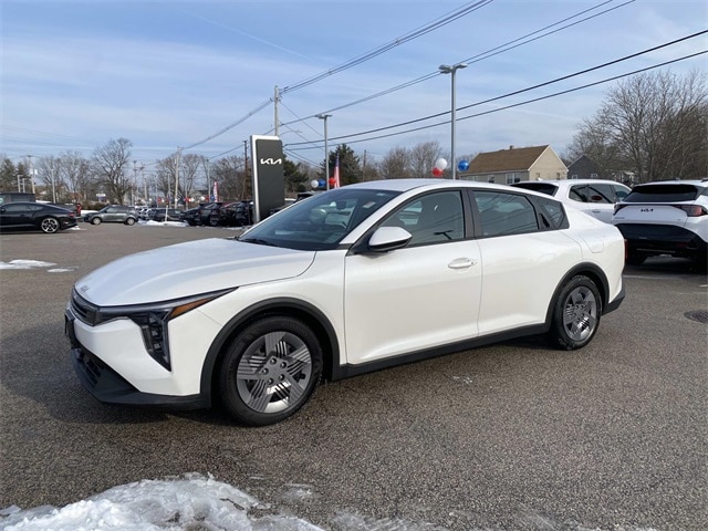 2025 Kia K4 LX's photo