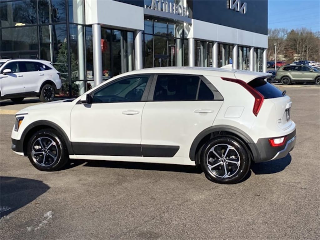 Used 2025 Kia Niro LX SUV