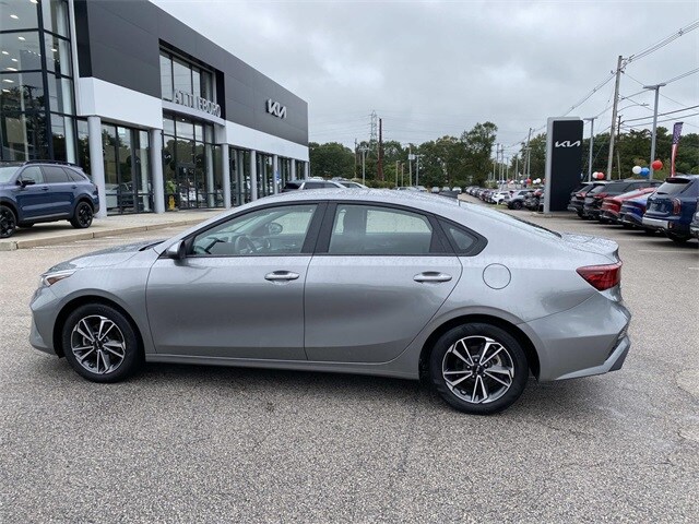 2022 Kia Forte FE LXS photo 2
