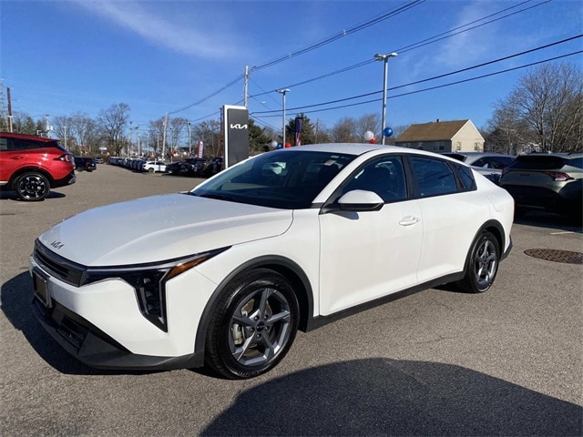 2025 Kia K4 LXS's photo
