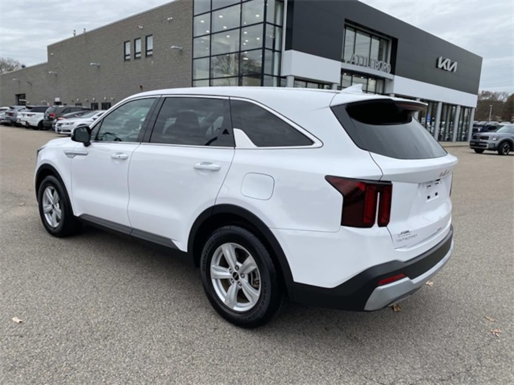 Used 2025 Kia Sorento LX SUV