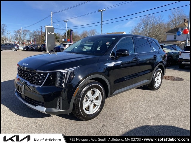 2025 Kia Sorento LX's photo