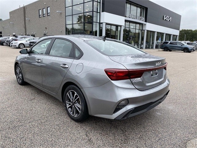 2022 Kia Forte FE LXS photo 3