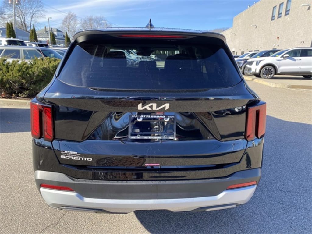 Used 2025 Kia Sorento LX SUV