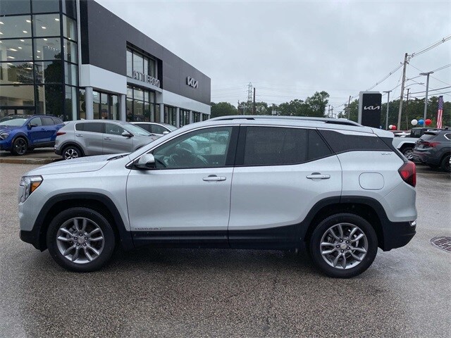 2022 Gmc Terrain SLT photo 2