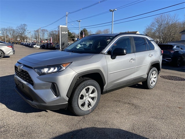 2021 Toyota RAV4 LE's photo