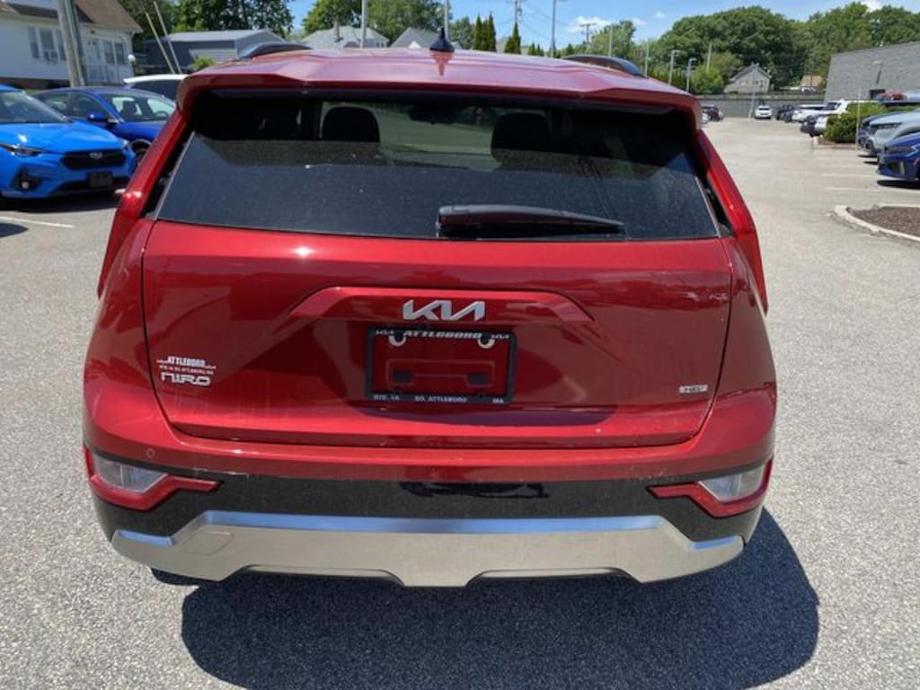 Used 2025 Kia Niro EX Touring SUV