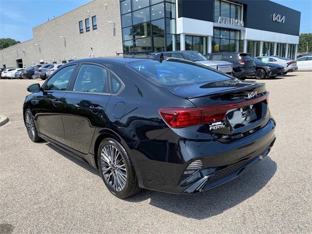 2022 Kia Forte GT-Line photo 3