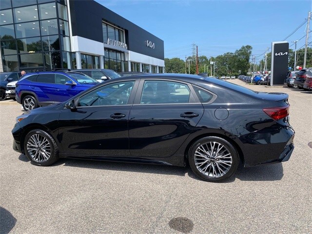2022 Kia Forte GT-Line photo 2