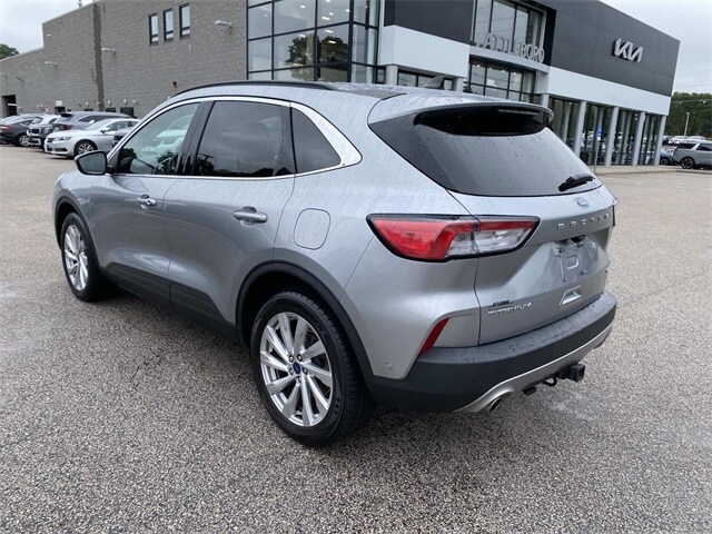 2022 Ford Escape Titanium photo 3
