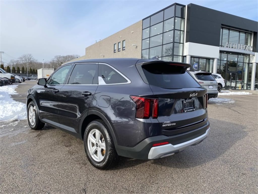 Used 2025 Kia Sorento LX SUV