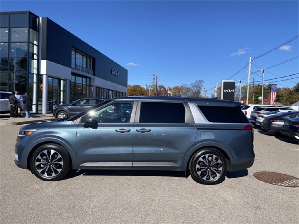 Used 2024 Kia Carnival EX MPV