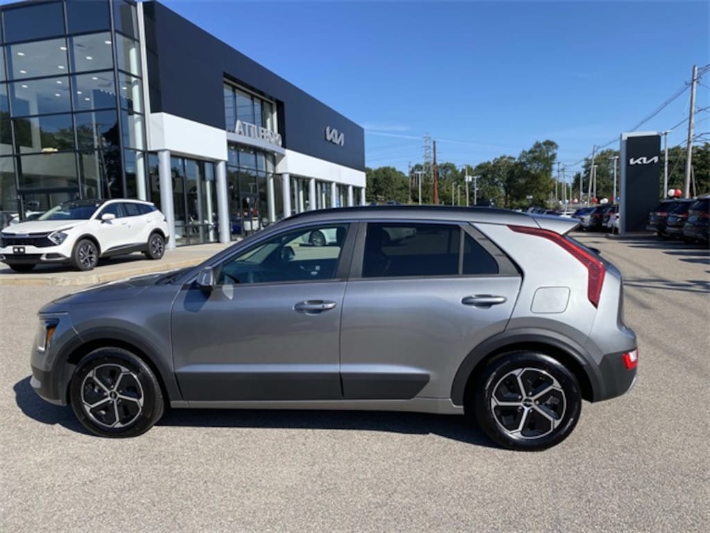 Used 2024 Kia Niro EX SUV