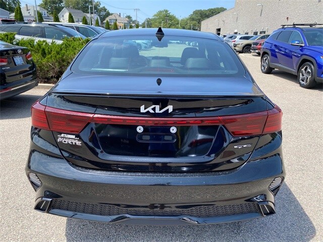 2022 Kia Forte GT-Line photo 4