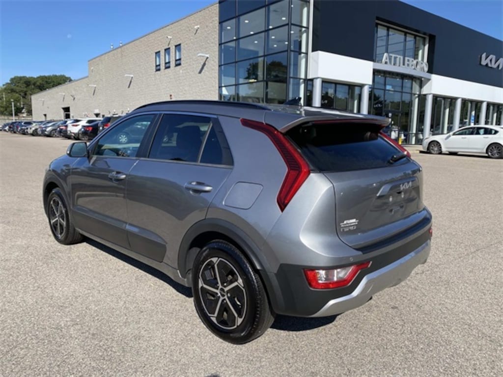 Used 2024 Kia Niro EX SUV