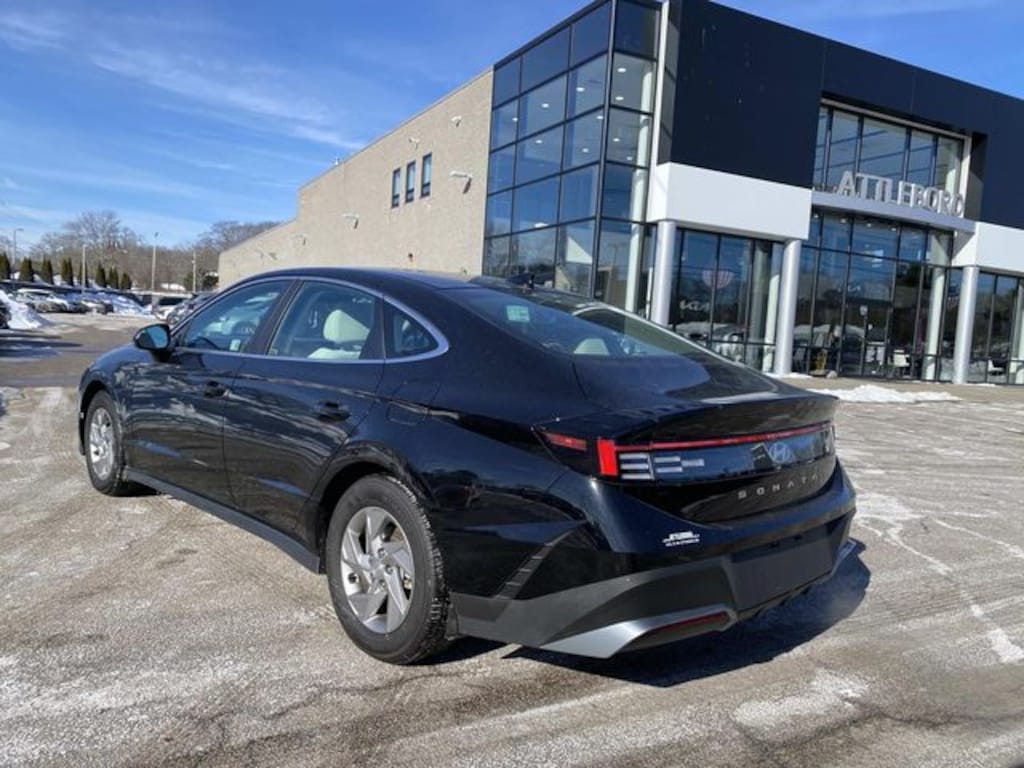 Used 2025 Hyundai Sonata SE Sedan