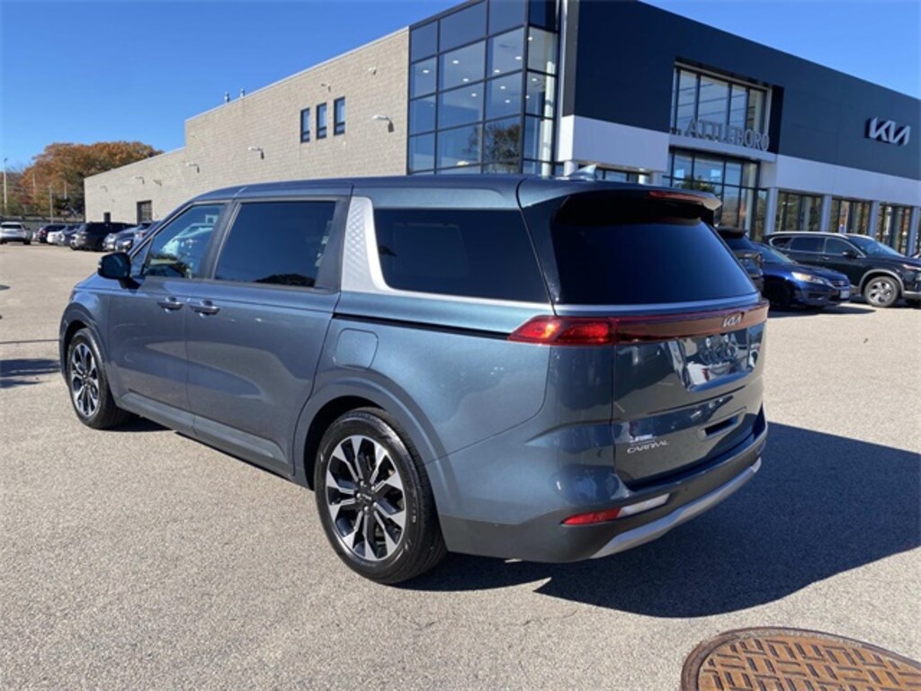 Used 2024 Kia Carnival EX MPV