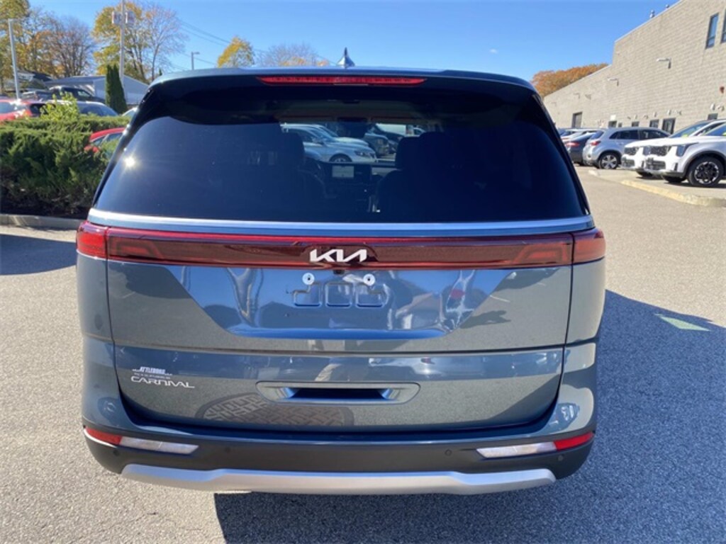 Used 2024 Kia Carnival EX MPV