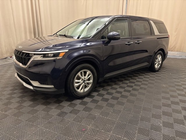 2023 Kia Carnival LX's photo