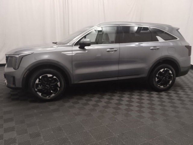 2024 Kia Sorento S photo 3