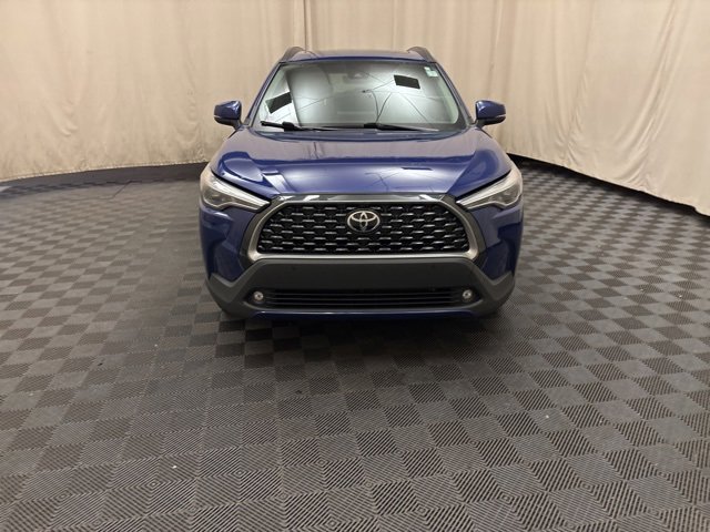 Used 2022 Toyota Corolla Cross XLE with VIN 7MUDAABG2NV007959 for sale in Bedford, OH