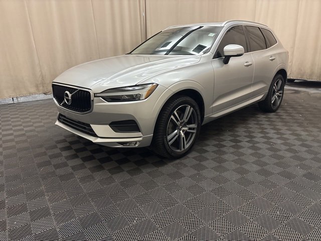 2021 Volvo XC60 Momentum's photo