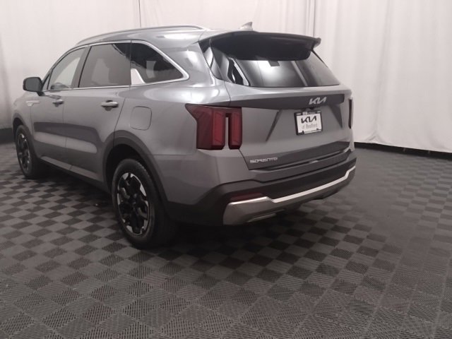 2024 Kia Sorento S photo 4