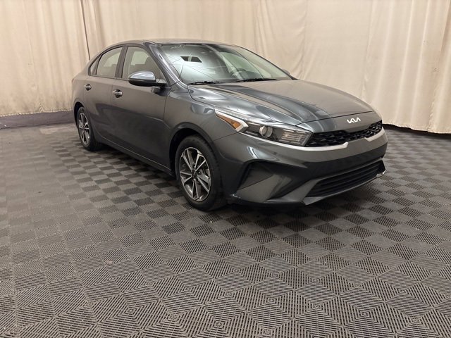 2023 Kia Forte LXS photo 3