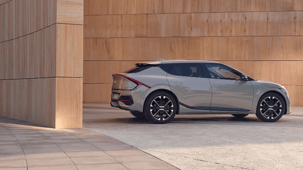 2025%20Kia%20EV9%20vs%20EV6-%20Which%20Electric%20Kia%20Fits%20Your%20Lifestyle_%20post.png