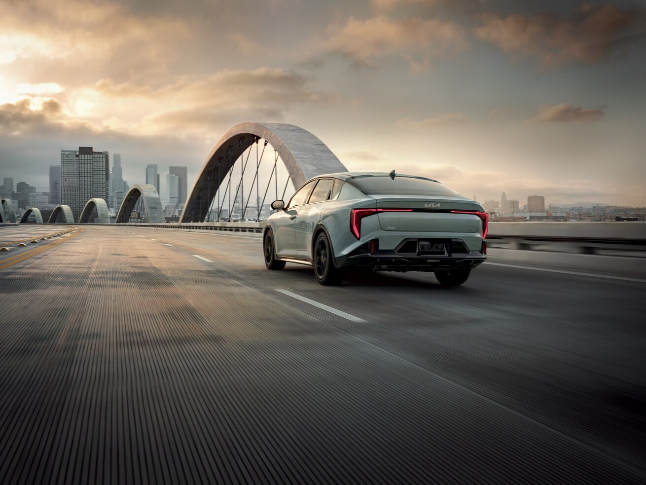  Kia K4