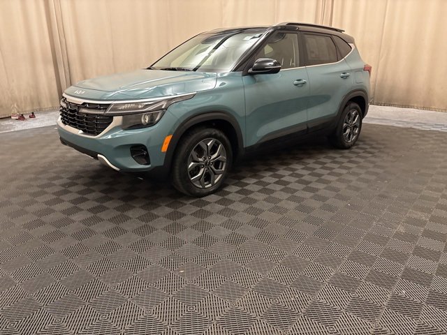 2024 Kia Seltos S's photo