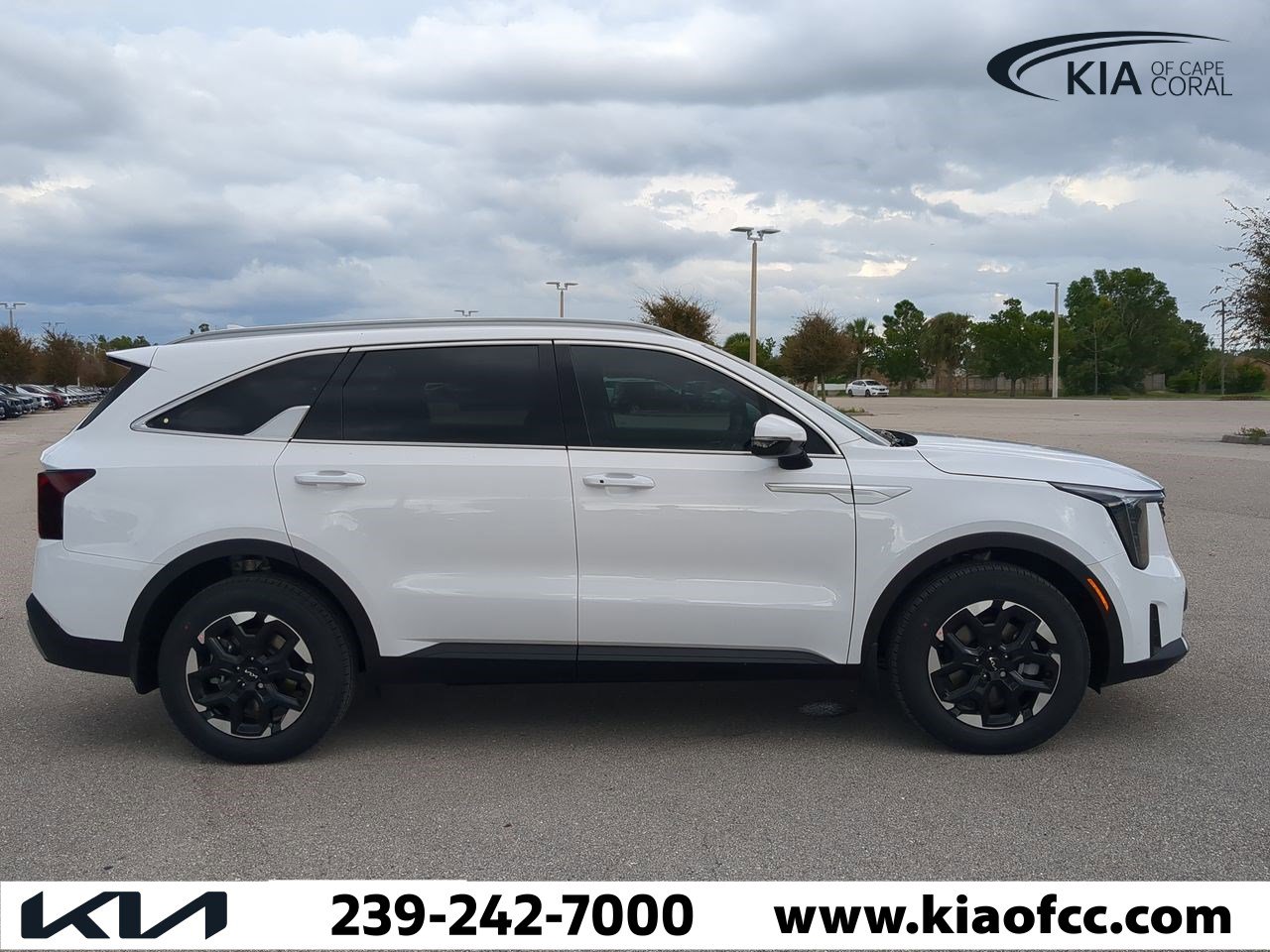 2025 Kia Sorento S photo 4